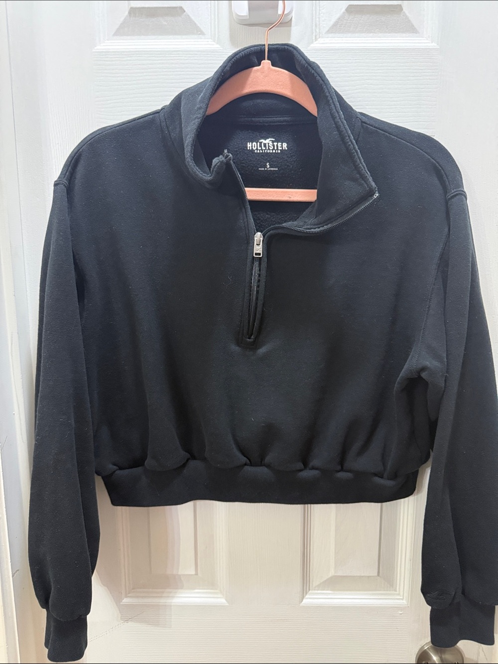 Hollister Black Half-Zip Cropped Pullover
